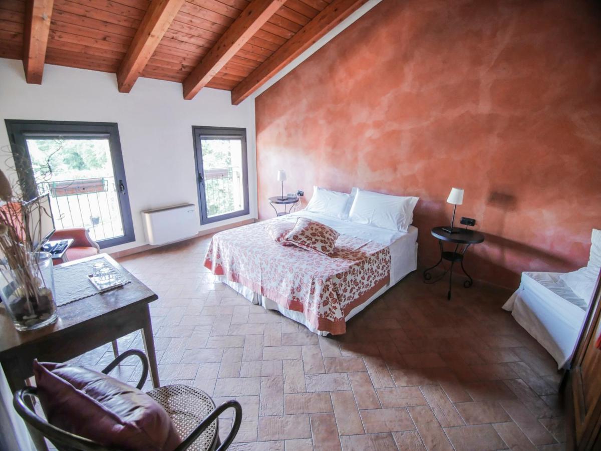 Quattrocolli B&B Quattro Castella Bagian luar foto